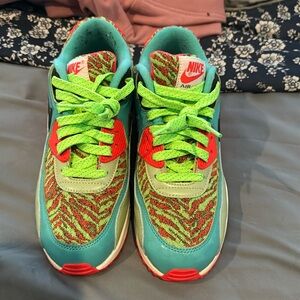 Nike Airmax 90 youth size 6.5 in great condition !